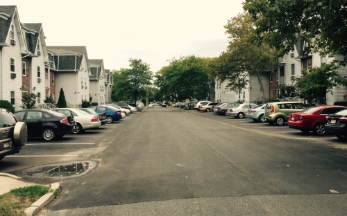 Whitefield Avenue runs down the middle of Embury Arms providing private parking spaces. Blogfinger photo. 9/22/15 ©